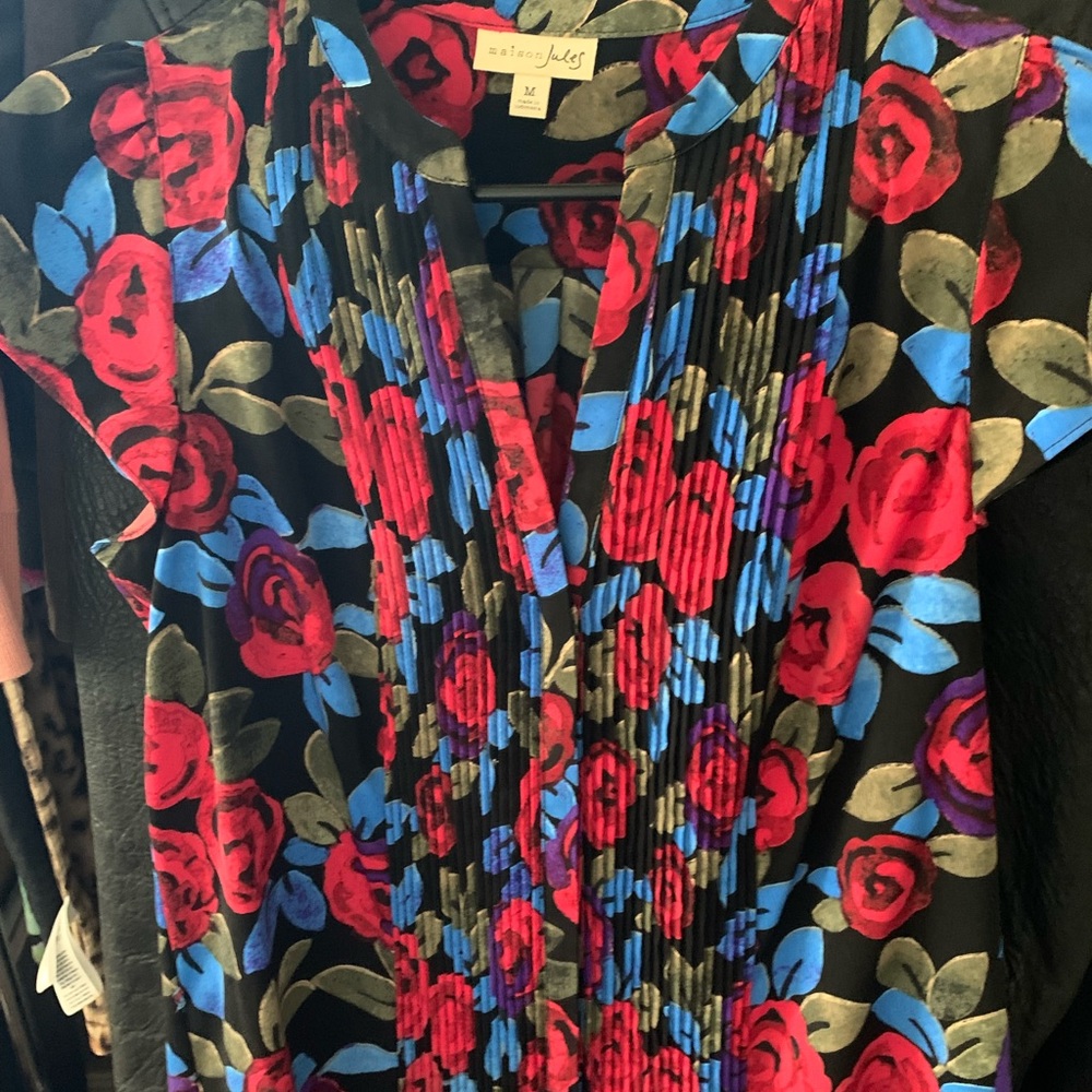 Mason Jules work top-beautiful colors, flattering cute, size M